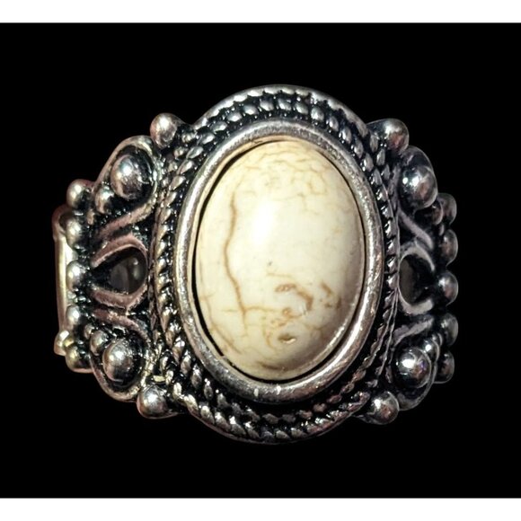 Victorian Style Silver Tone Stretch Ring With Marbled White Cabochon Size 7 1/2 - Picture 9 of 16